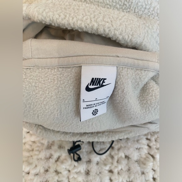 Nike Sportswear Sport Essentials Plus High-Pile Fleece Pullover Hoodie - Picture 11 of 11